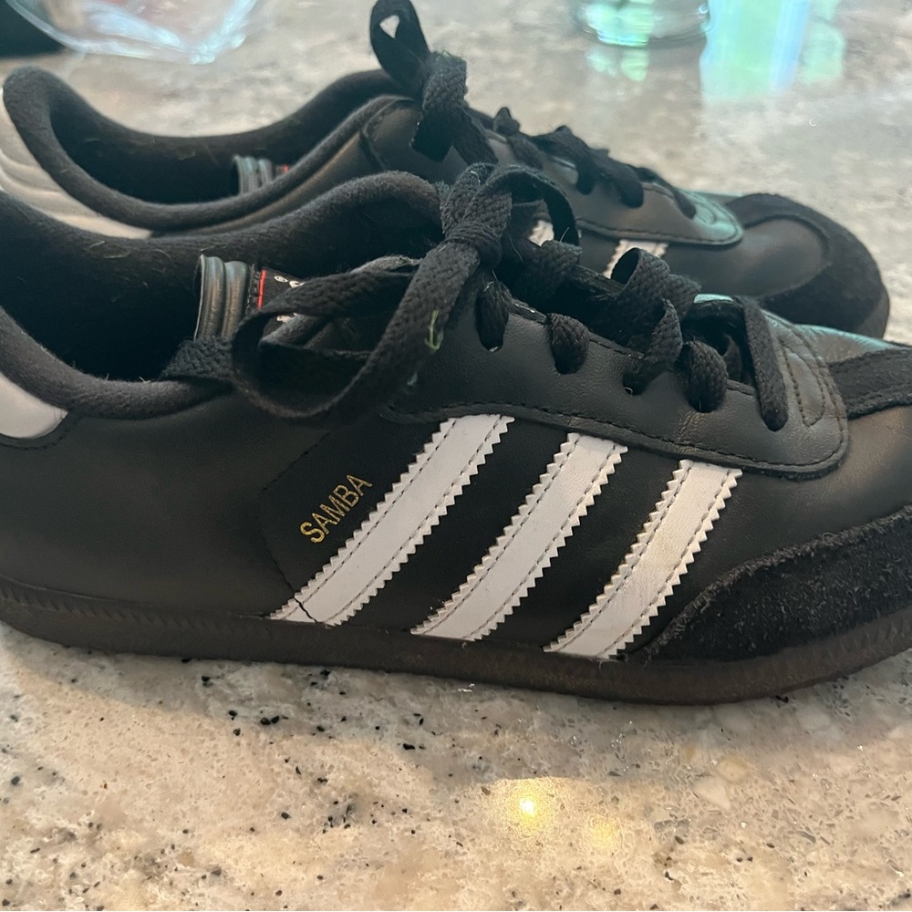 Adidas Men’s/Boys samba sneakers.  Size 5.5 Barely worn.